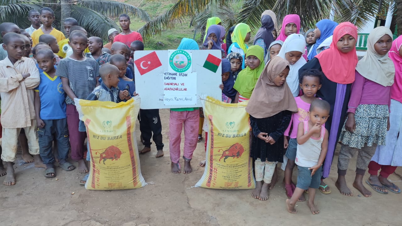 Afrikada Erzak Dağıttık